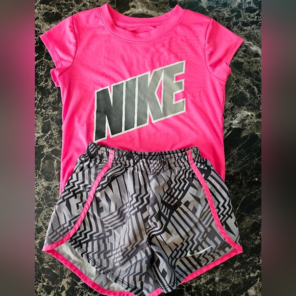 Girls Nike and Under Armour sets - Picture 3 of 6